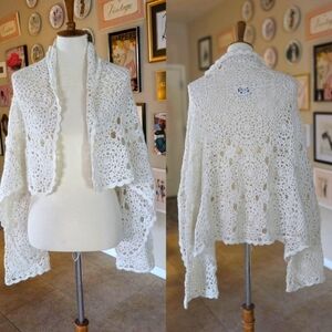 bebe Y2K White Shimmer High Low Flare Sleeve Cardigan‎